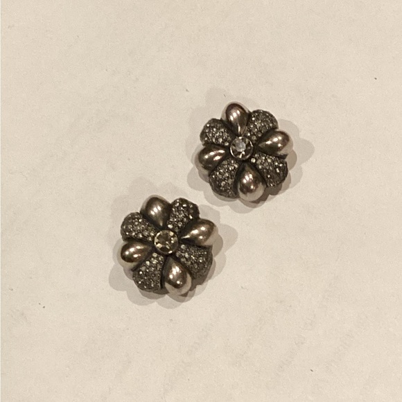 VINTAGE LINDA LEVINSON NY  SILVERTONE SMOKEY RHINESTONE, CLIP SIGNED EARRINGS - Picture 4 of 8